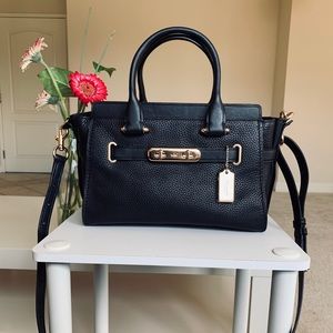 Coach Swagger 27 carryall (black pebble leather)